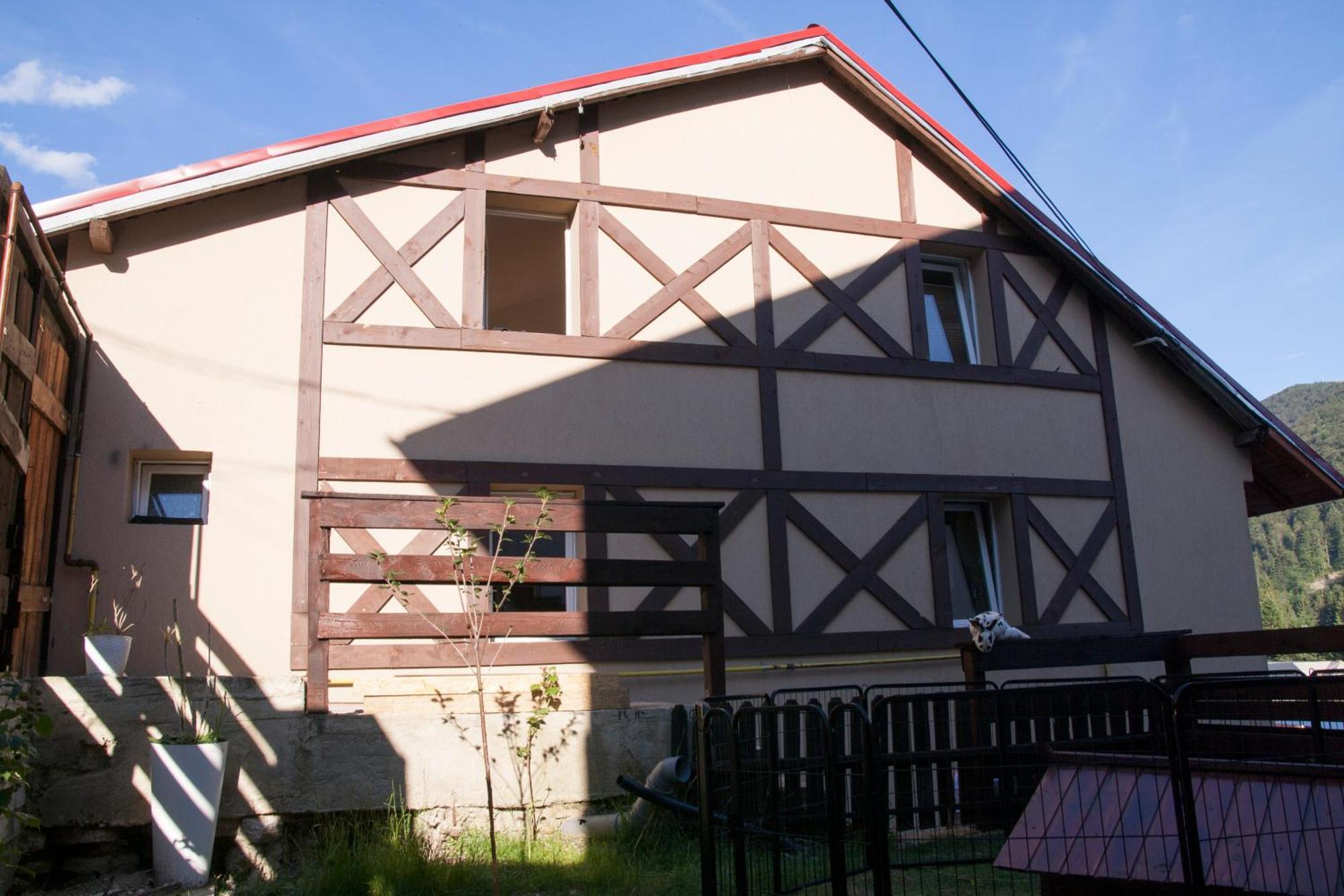 Doi Iepuri Apartment Azuga Exterior photo