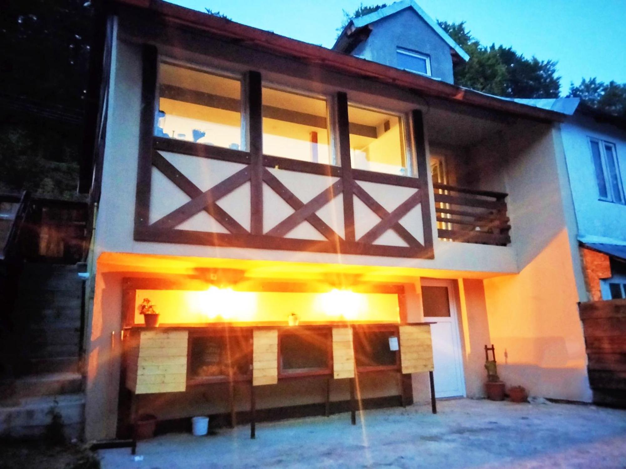 Doi Iepuri Apartment Azuga Exterior photo